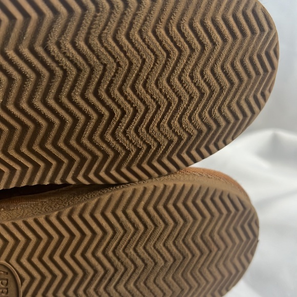 Girls Ugg like boot with bow detail size 1 - Picture 7 of 12